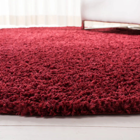 Safavieh August Shag 900 5'-3" x 5'-3" Rug in Burgundy