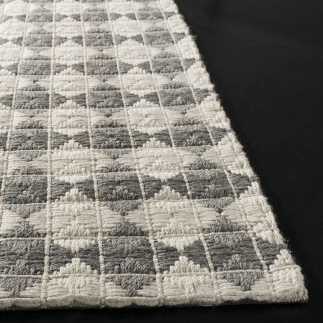 Safavieh Natura 5'-0" x 8'-0" Rug in Grey / Ivory
