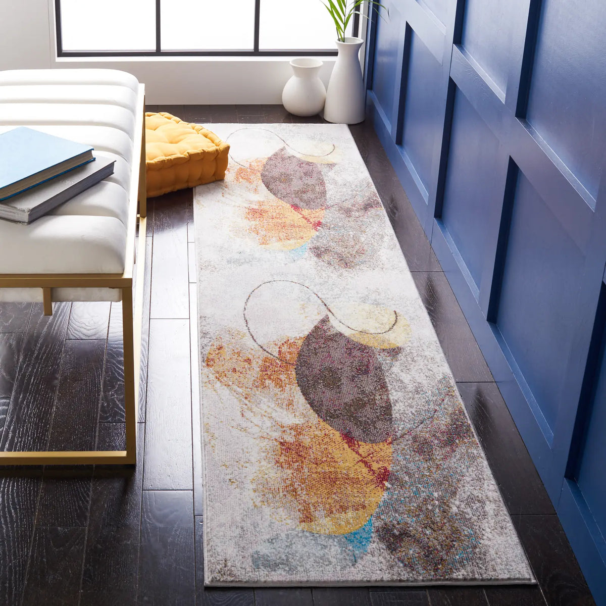 Safavieh Aria 2'-0" x 8'-0" Rug in Ivory / Red