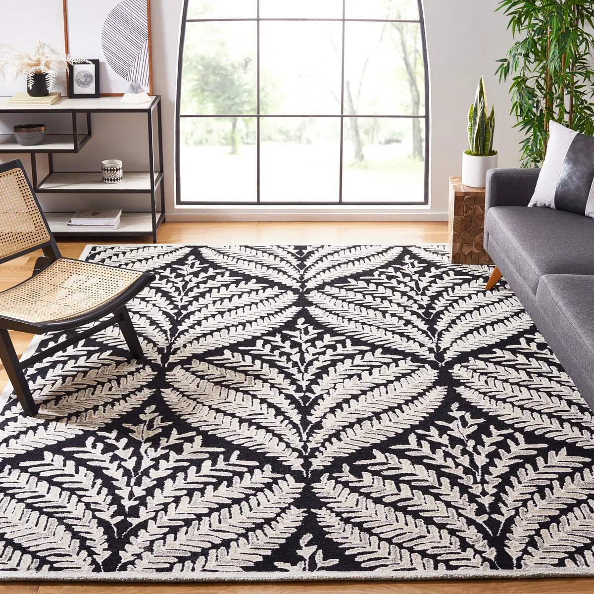 Safavieh Capri 10'-0" x 14'-0" Rug in Black / Ivory