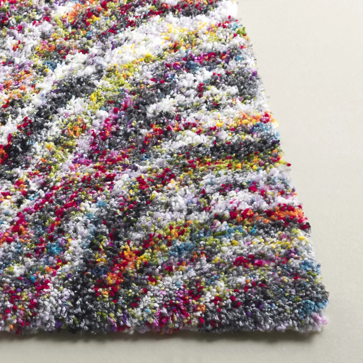 Safavieh Fiesta Shag 4'-0" x 6'-0" Rug in Multi