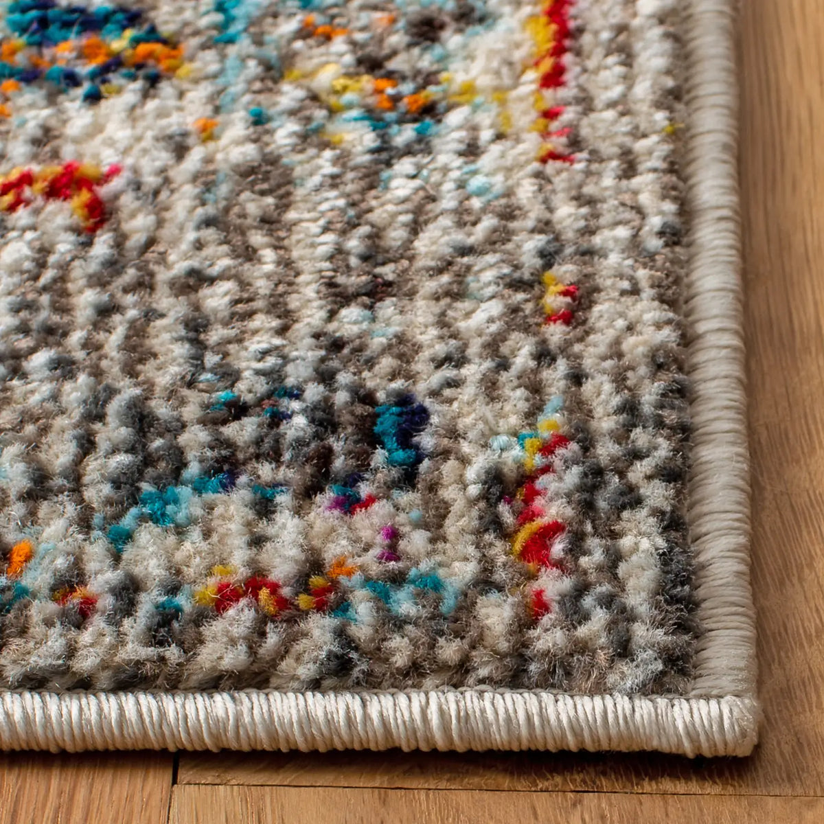 Safavieh Madison 4'-0" x 6'-0" Rug in Grey / Gold