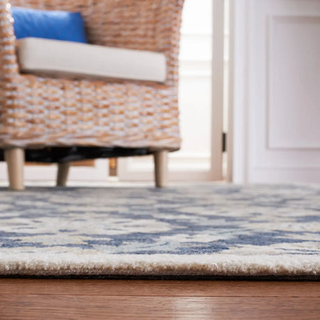 Safavieh Martha Stewart 4'-0" x 6'-0" Rug in Blue / Ivory