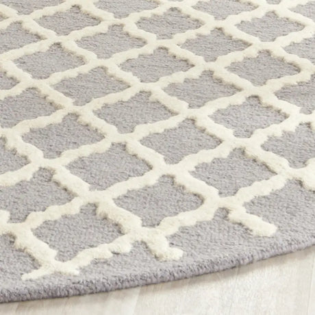 Safavieh Cambridge 6'-0" x 6'-0" Rug in Silver / Ivory
