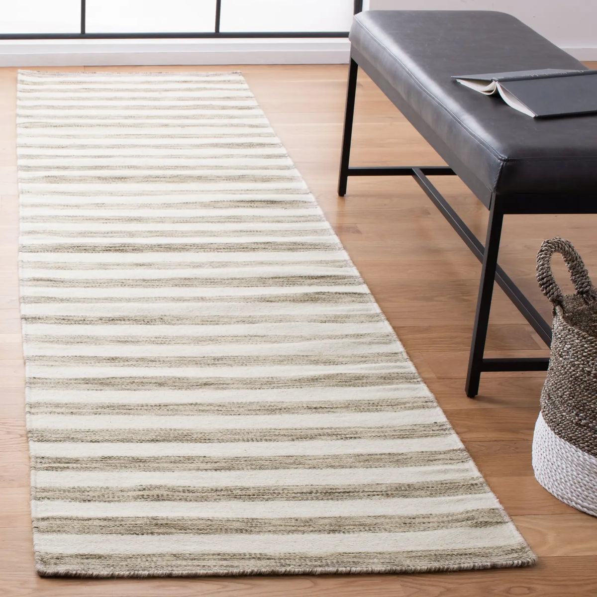 Safavieh Dhurries 2'-6" x 10'-0" Rug in Brown / Ivory