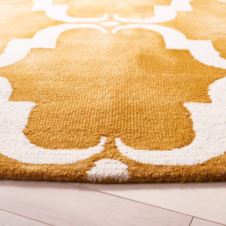 Safavieh Dip Dye 7'-0" x 7'-0" Rug in Gold / Ivory
