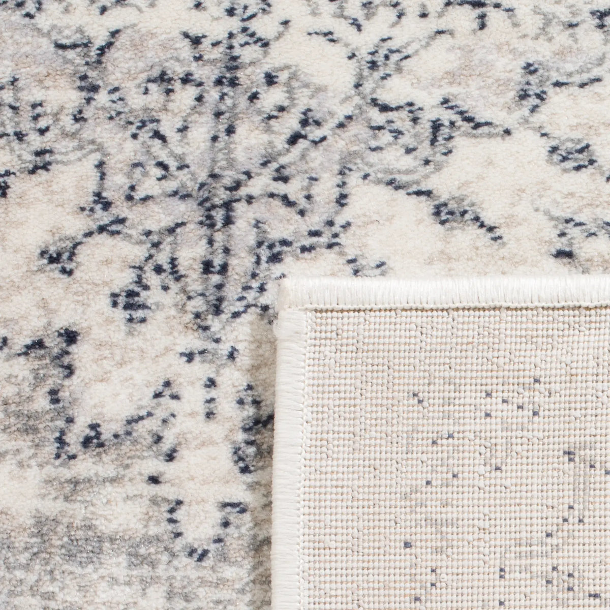 Safavieh Carnegie 4'-0" x 6'-0" Rug in Light Grey / Cream