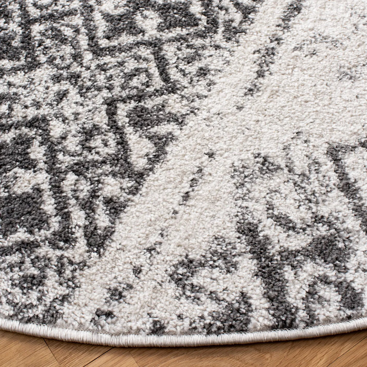 Safavieh Adirondack 6'-0" x 6'-0" Rug in Silver / Black