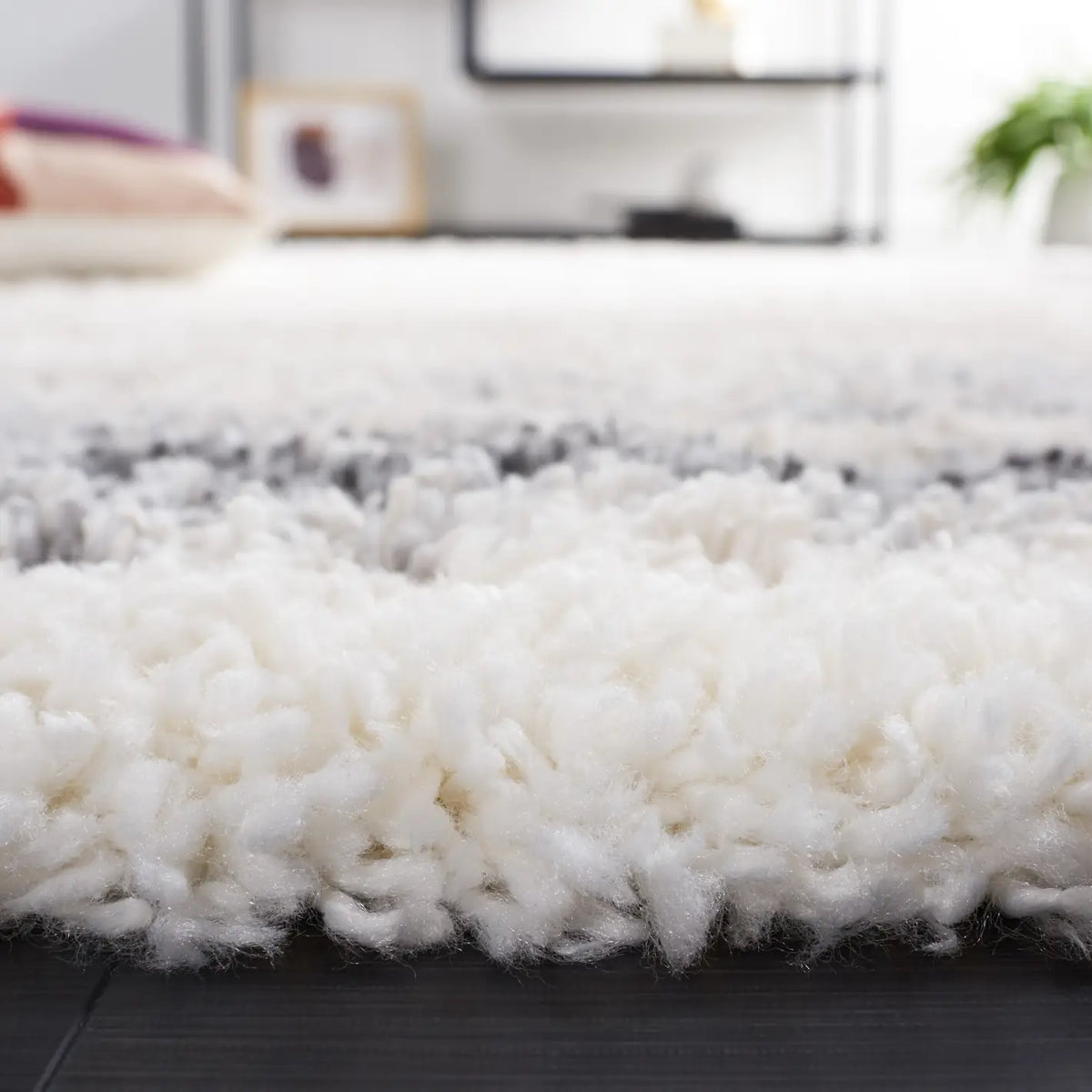 Safavieh Fontana Shag  800 4'-0" x 6'-0" Rug in Ivory / Grey