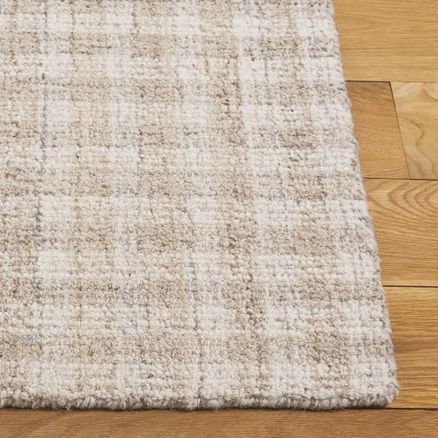 Safavieh Ebony 4'-0" x 6'-0" Rug in Beige / Ivory