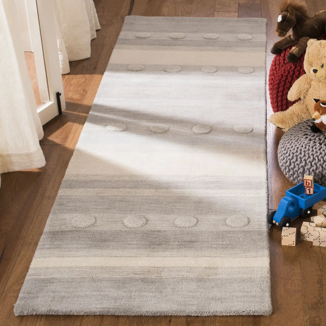 Safavieh Safavieh Kids 2'-6" x 8'-0" Rug in Grey / Ivory