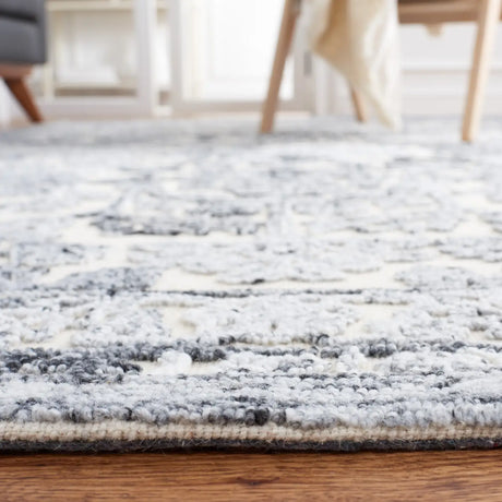 Safavieh Trace 4'-0" x 6'-0" Rug in Grey / Ivory