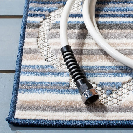 Safavieh Cabana 4'-5" x 6'-5" Rug in Blue / Grey