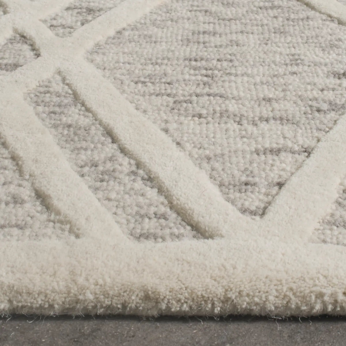 Safavieh Cambridge 8'-0" x 10'-0" Rug in Light Brown / Ivory