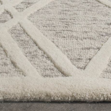 Safavieh Cambridge 8'-0" x 10'-0" Rug in Light Brown / Ivory