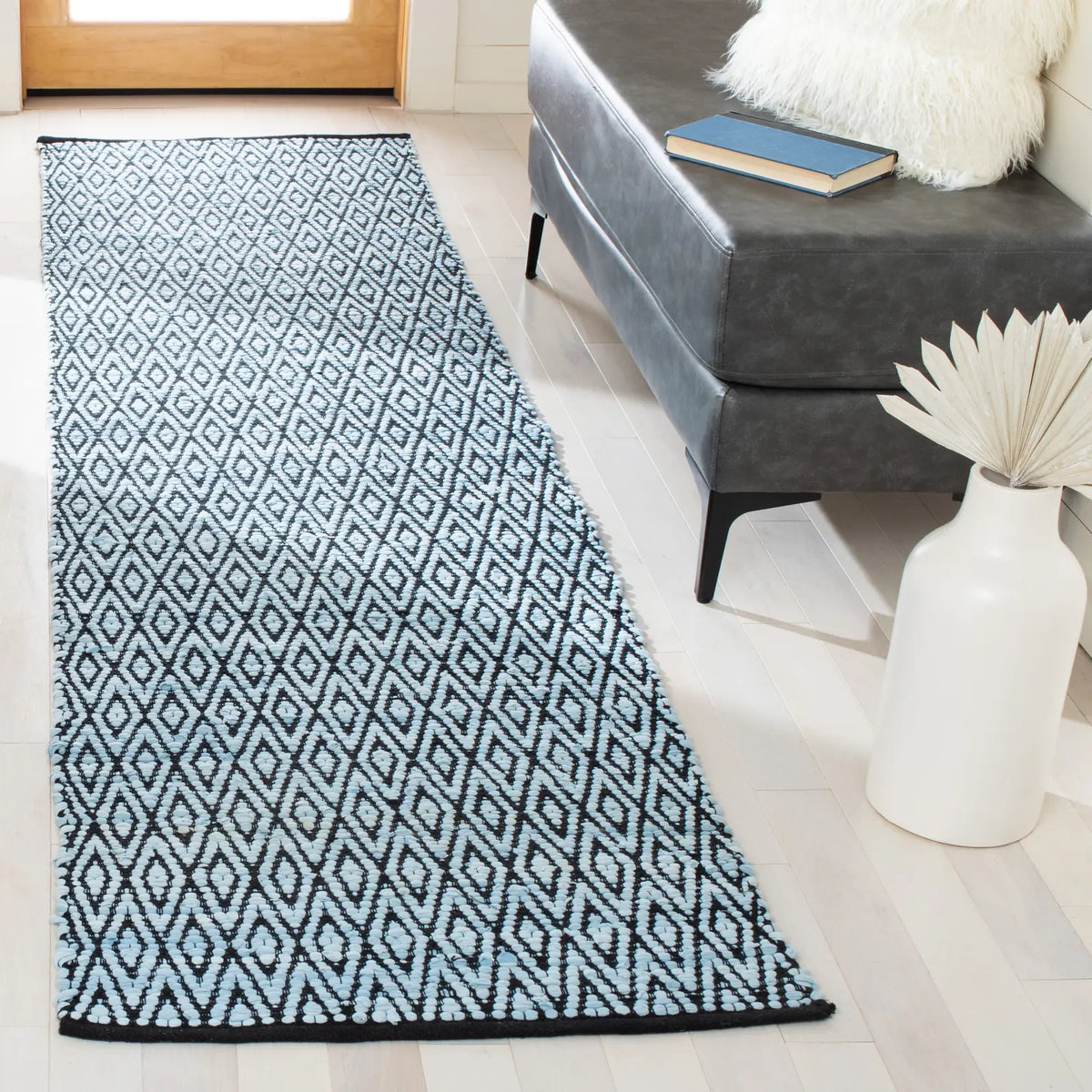 Safavieh Montauk 2'-3" x 9'-0" Rug in Green / Black