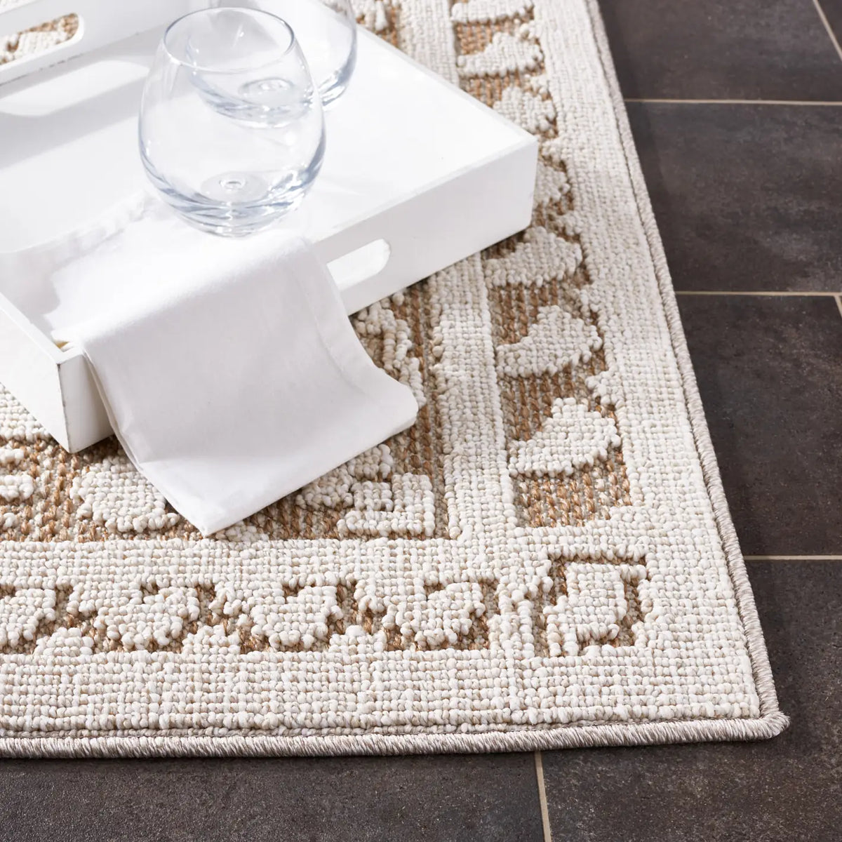 Safavieh Global 4'-0" x 6'-0" Rug in Beige / Light Beige
