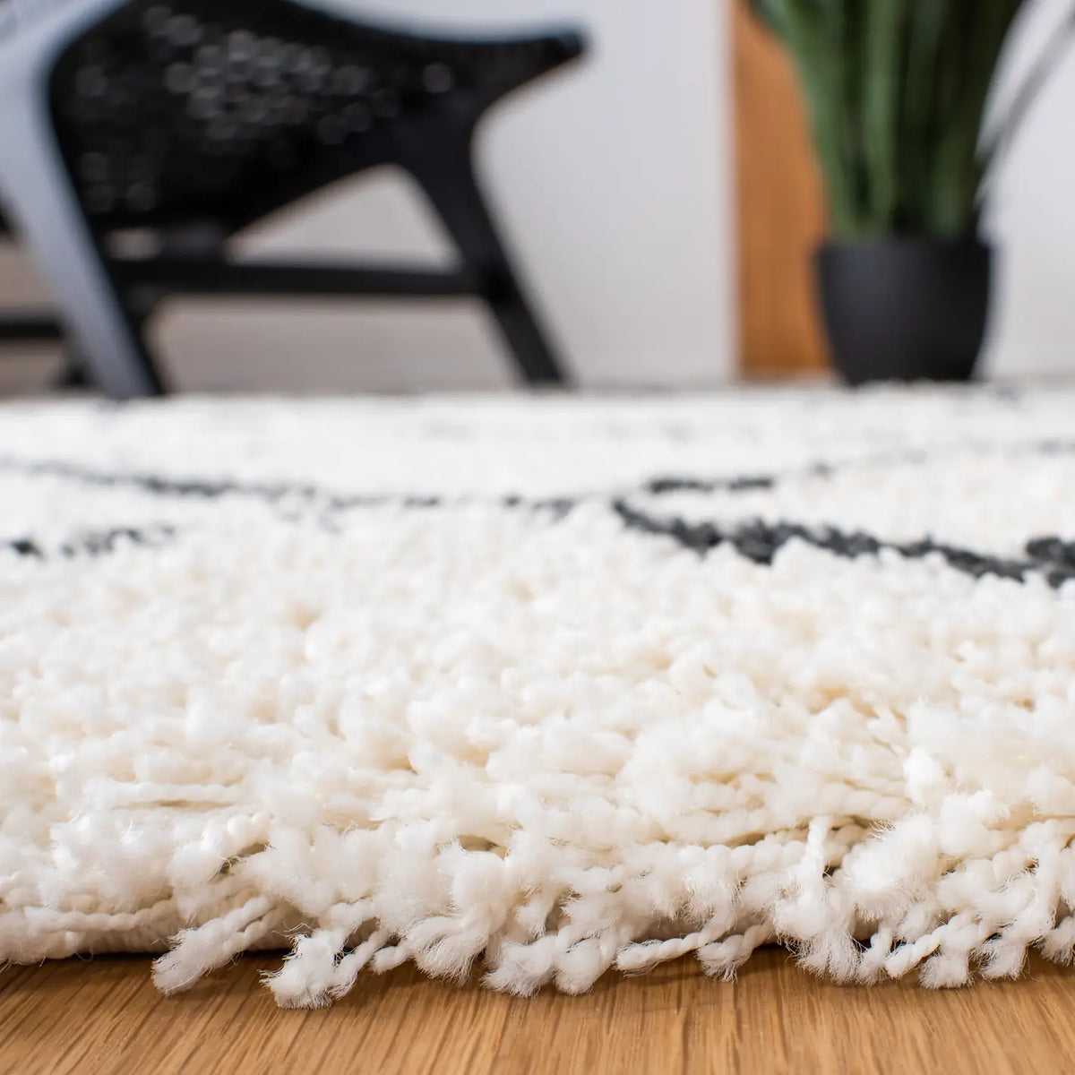 Safavieh Hudson Shag 4'-0" x 6'-0" Rug in Ivory / Dark Grey