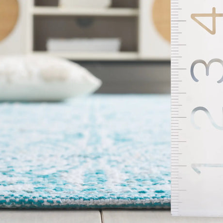 Safavieh Montauk 5'-0" x 8'-0" Rug in Aqua / Ivory