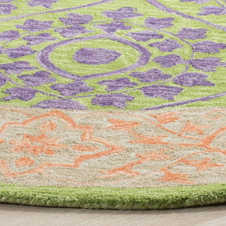 Safavieh Suzani 5'-0" x 5'-0" Rug in Green / Violet