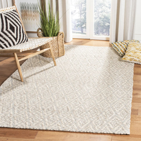 Safavieh Marbella 4'-0" x 6'-0" Rug in Beige / Cream