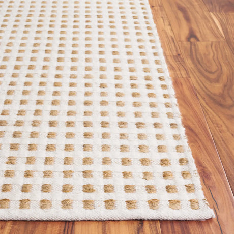 Safavieh Natura 725 4'-0" x 6'-0" Rug in Natural / Ivory