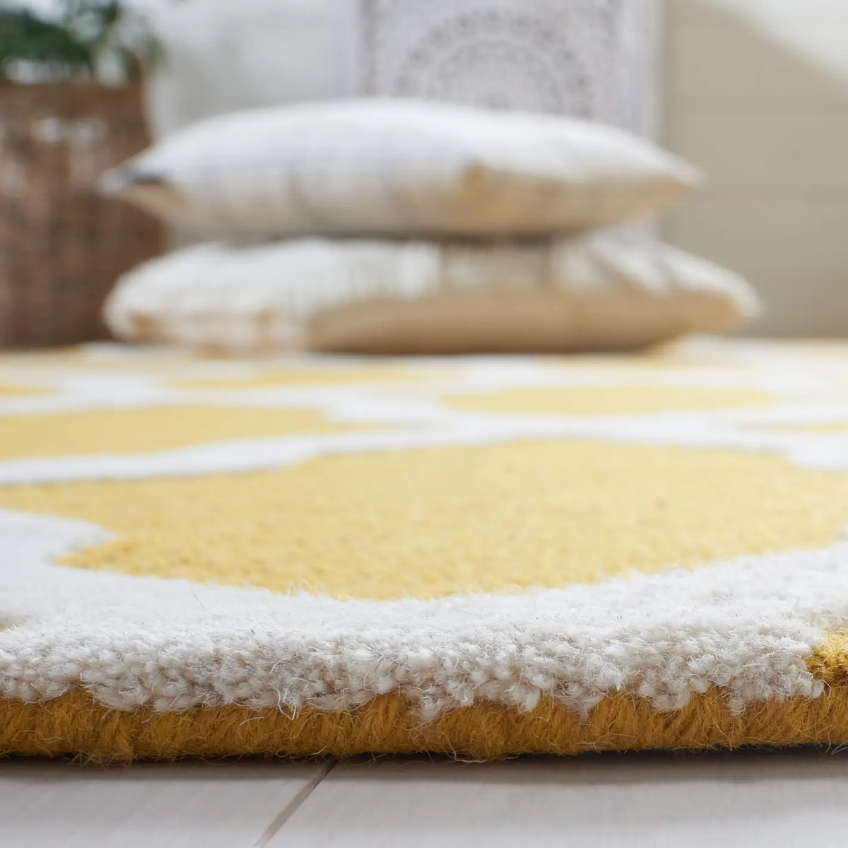Safavieh Cambridge 5'-0" x 8'-0" Rug in Gold / Ivory