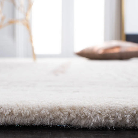 Safavieh Metro 4'-0" x 6'-0" Rug in Grey / Ivory