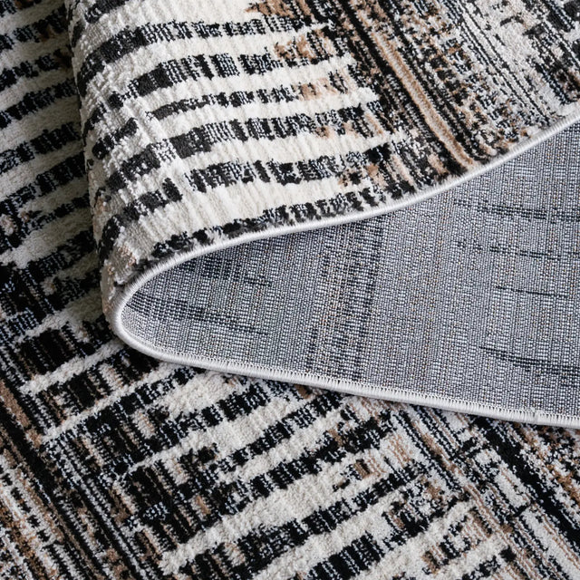Safavieh Mila 4'-0" x 6'-0" Rug in Beige / Ivory Black