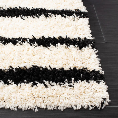 Safavieh Venus Shag 600 4'-0" x 6'-0" Rug in Ivory / Black