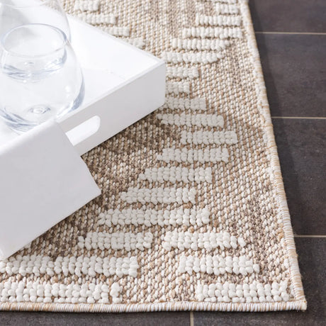 Safavieh Global 4'-0" x 6'-0" Rug in Beige / Ivory