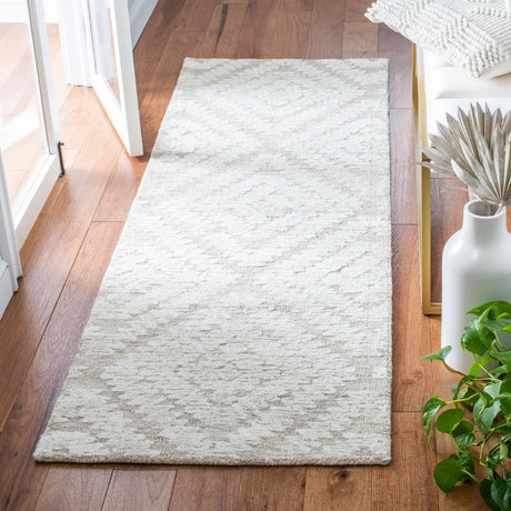 Safavieh Micro-Loop 2'-3" x 7'-0" Rug in Beige / Brown