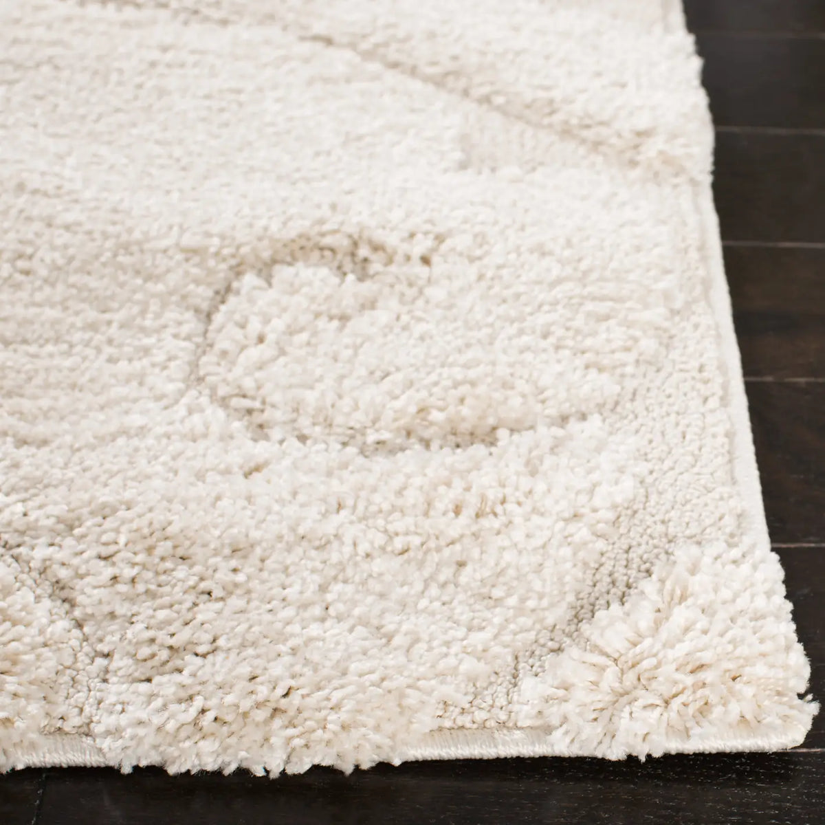 Safavieh Florida Shag 5'-3" x 7'-6" Rug in Creme / Creme