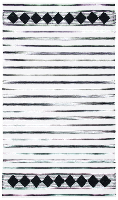 Safavieh Montauk 4'-0" x 6'-0" Rug in Black / Ivory