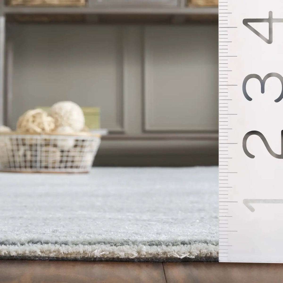Safavieh Mirage 4'-0" x 6'-0" Rug in Ivory / Charcoal