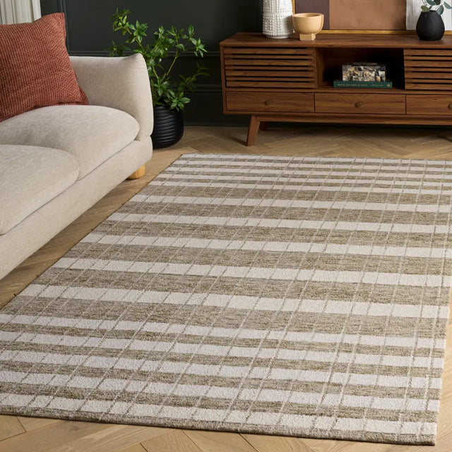 Safavieh Genre 5'-0" x 8'-0" Rug in Brown / Ivory
