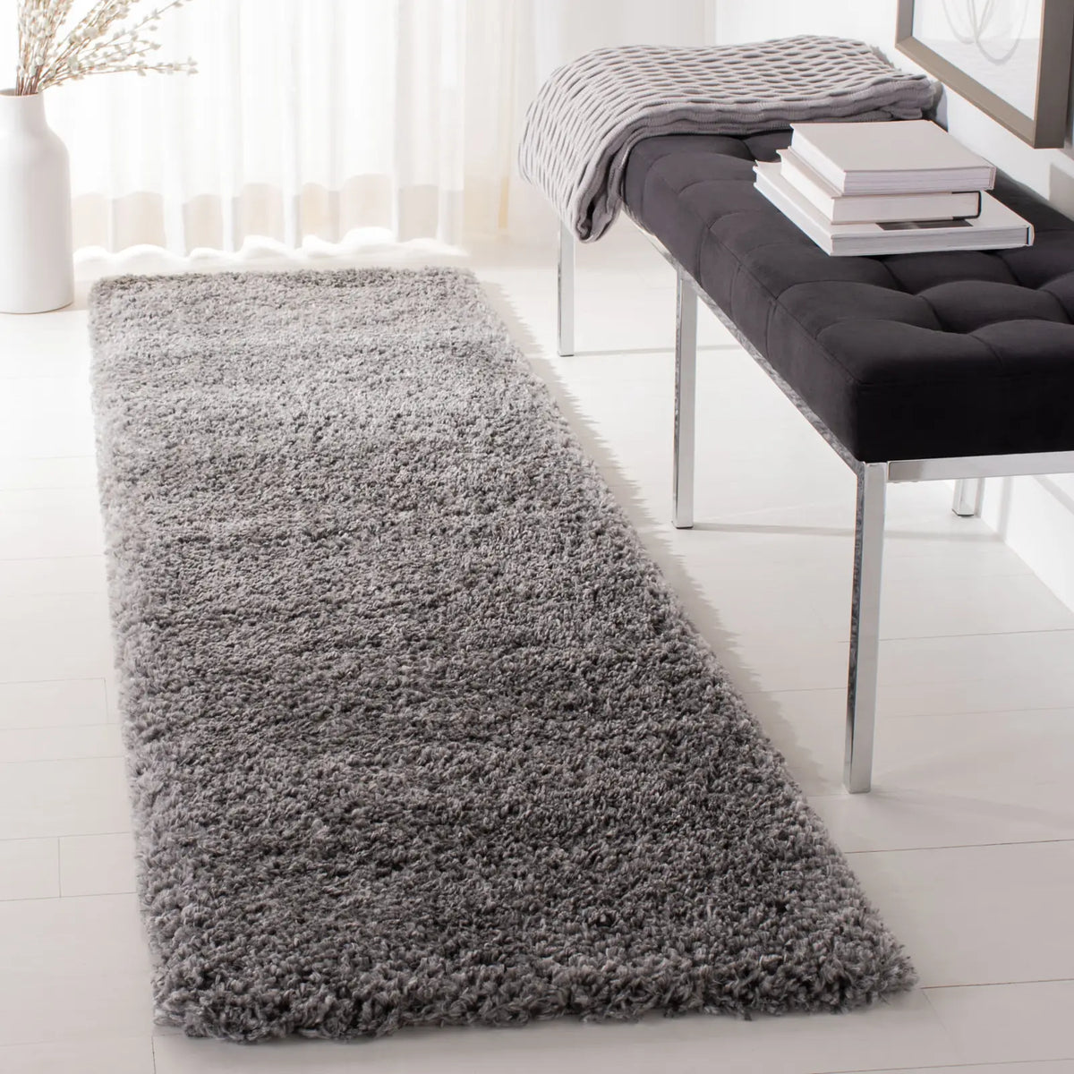 Safavieh Fontana Shag  800 2'-3" x 6'-0" Rug in Silver