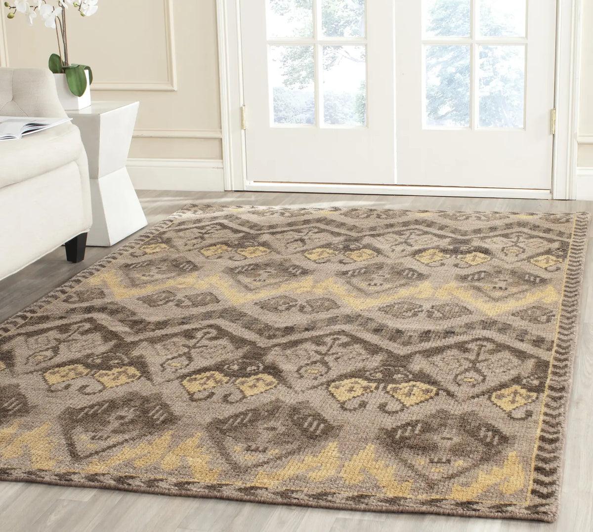 Safavieh Kenya 4'-0" x 6'-0" Rug in Gold / Beige