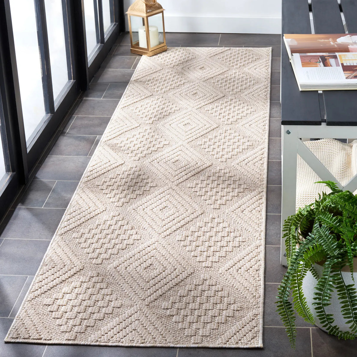 Safavieh Global 2'-2" x 8'-0" Rug in Beige / Ivory