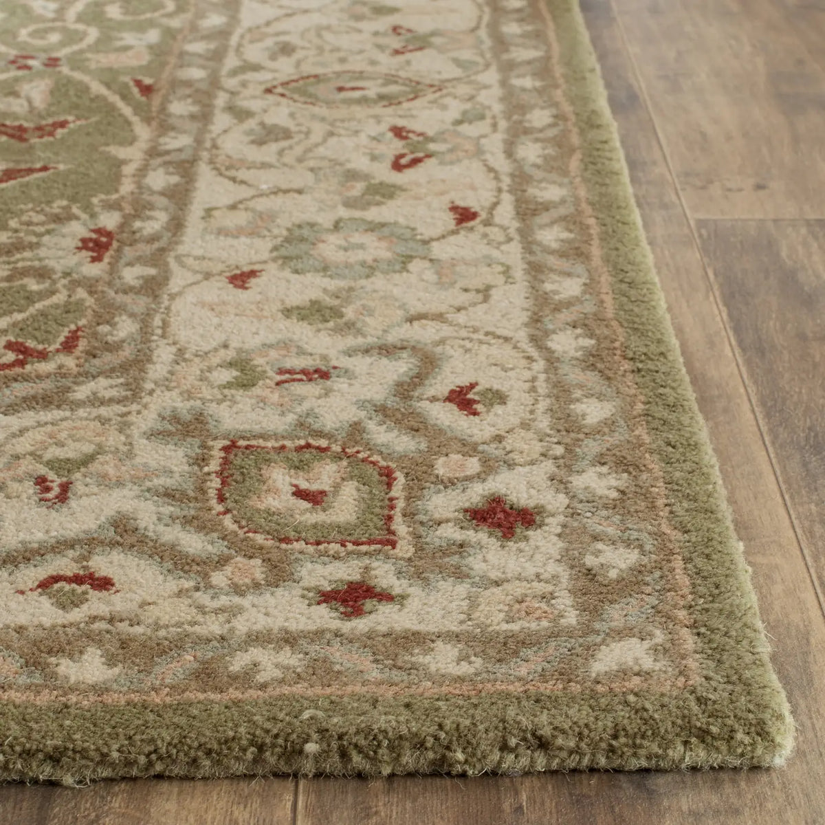 Safavieh Antiquity 4'-0" x 6'-0" Rug in Sage