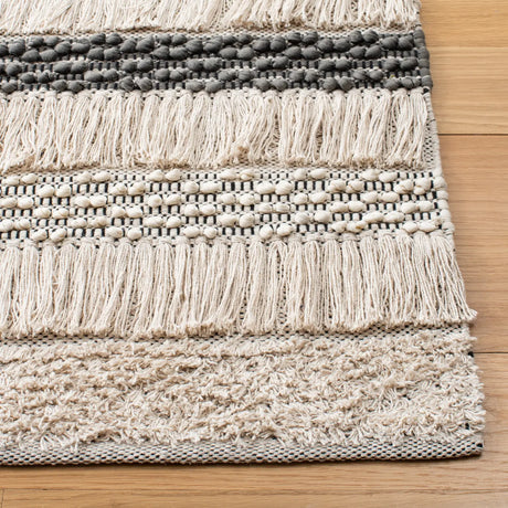 Safavieh Natura 4'-0" x 6'-0" Rug in Beige / Grey