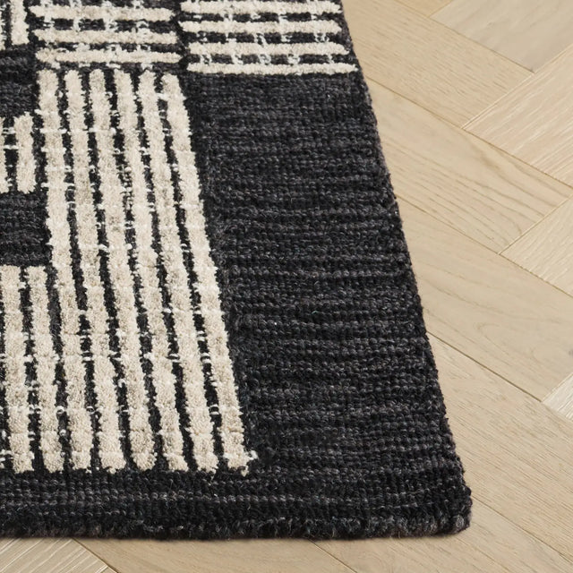 Safavieh Pine 4'-0" x 6'-0" Rug in Charcoal / Ivory