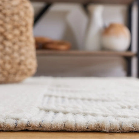 Safavieh Natura 4'-0" x 6'-0" Rug in Ivory / Beige