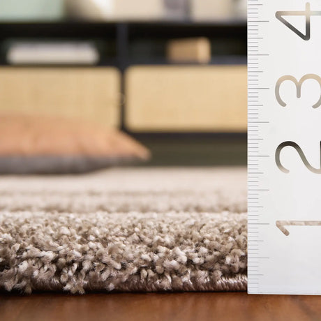 Safavieh Florida Shag 5'-3" x 7'-6" Rug in Beige / Beige