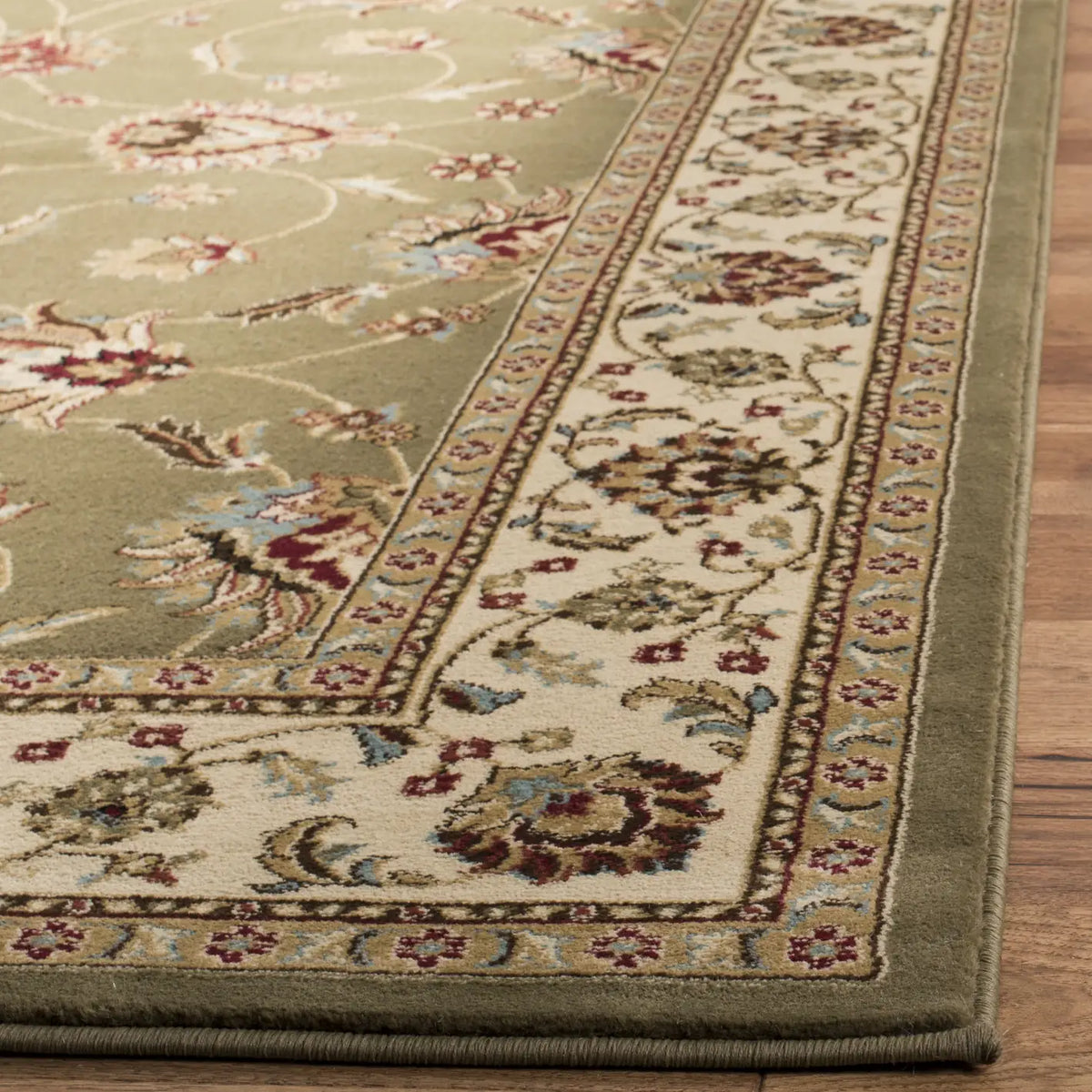 Safavieh Lyndhurst 5'-3" x 7'-6" Rug in Green / Ivory