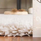 Safavieh Luxe Shag 4'-0" x 6'-0" Rug in White