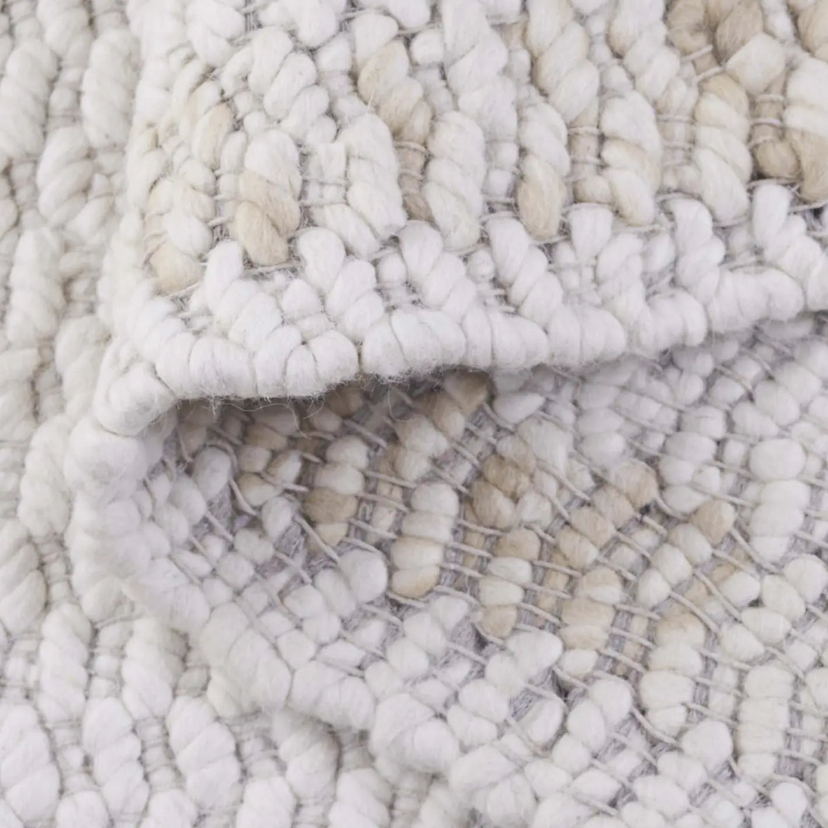 Safavieh Natura 4'-0" x 6'-0" Rug in Beige / Ivory