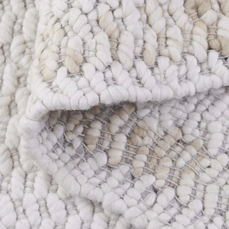 Safavieh Natura 4'-0" x 6'-0" Rug in Beige / Ivory