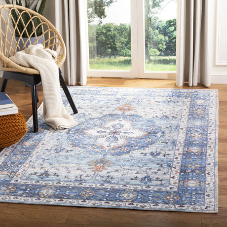 Safavieh Saffron 4'-0" x 6'-0" Rug in Blue / Ivory