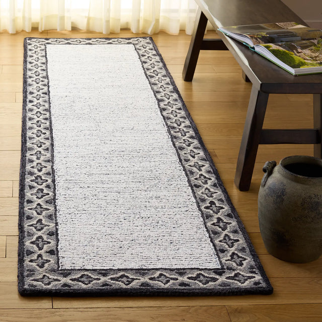 Safavieh Pine 2'-3" x 8'-0" Rug in Charcoal / Ivory